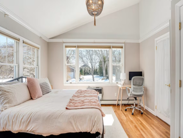 Hampton Bay Luxurious Retreat - Your Perfect Getaway